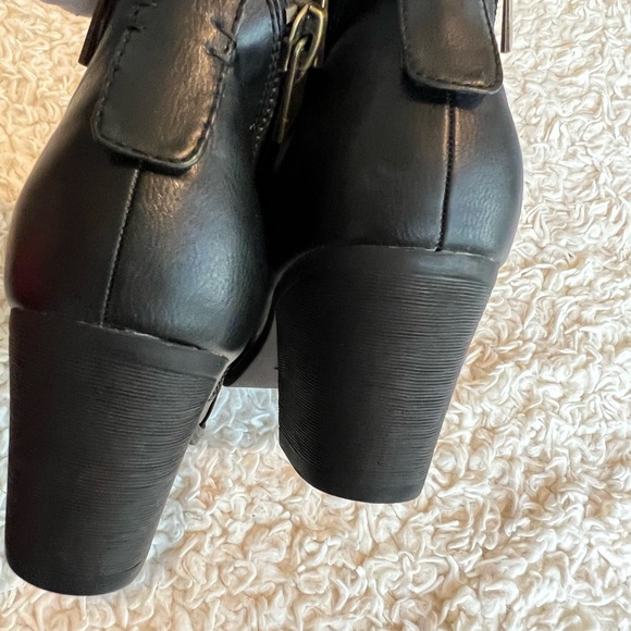 Super cute ankle booties brand new never worn! 💗 - Picture 4 of 10